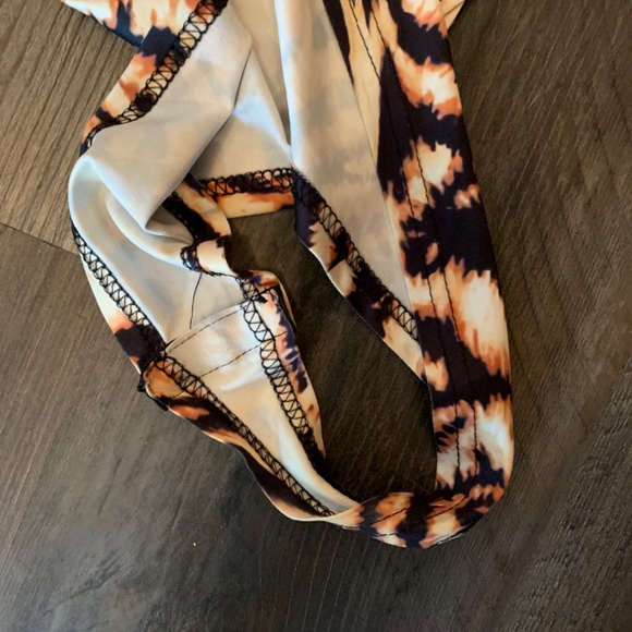 Shein tiger print mock turtle bodysuit. Worn‎ 2x - Picture 3 of 3